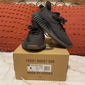 Yeezy boost 350 v2 cinder